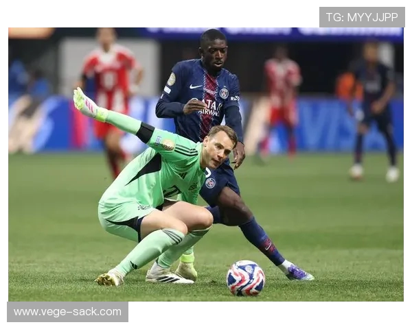 李明携子观战世俱杯:从单车少年到青训引路人的足球传承 李明携子观战世俱杯:从单车少年到青训引路人的足球传承